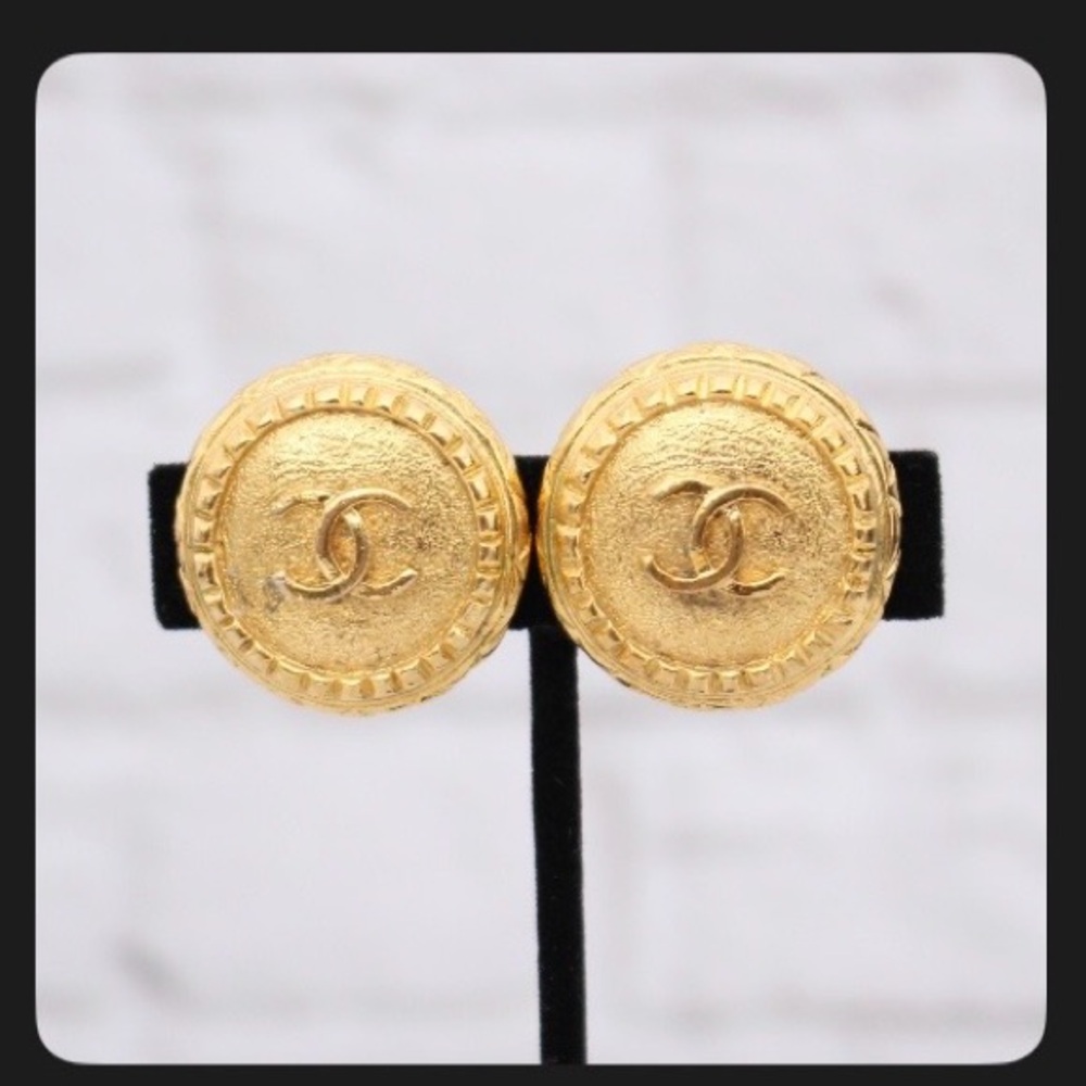 CHANEL Gold Textured Round Clip-On Earrings